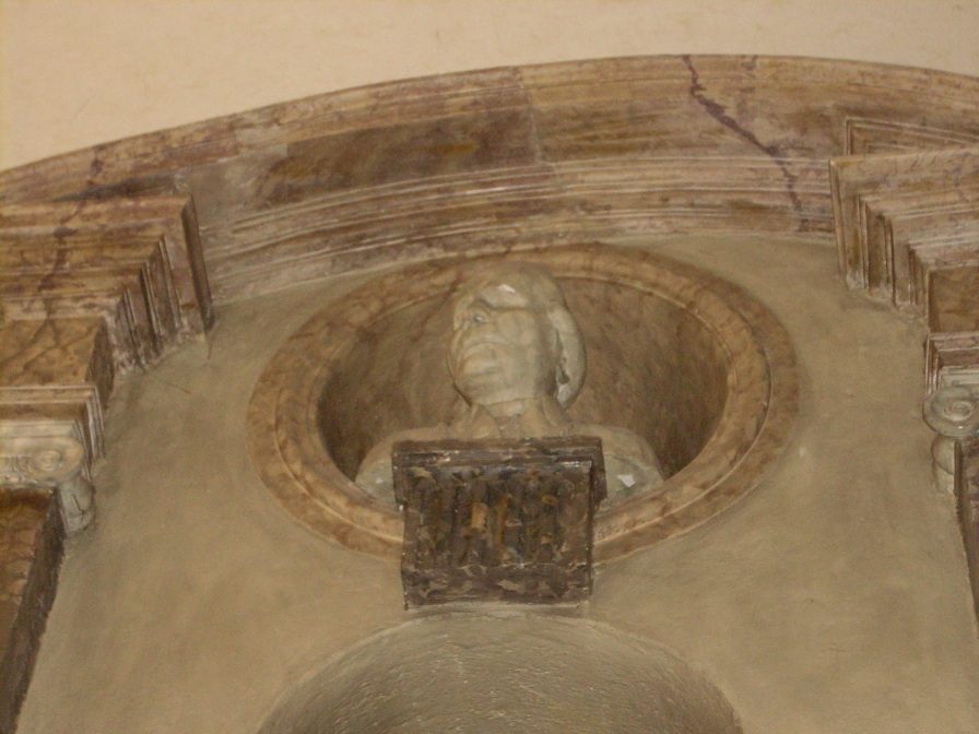 Lazzaro Spallanzani's cenotaph, Scandiano - 02.JPG